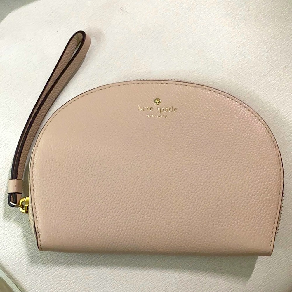 Kate spade larchmont avenue wristlet warm beige
